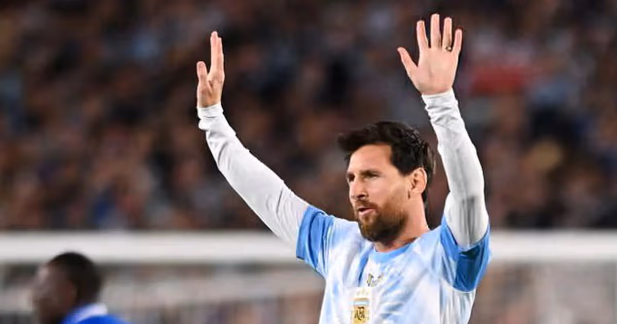 Messi bật khóc trong trận đấu chia tay đội tuyển Argentina
